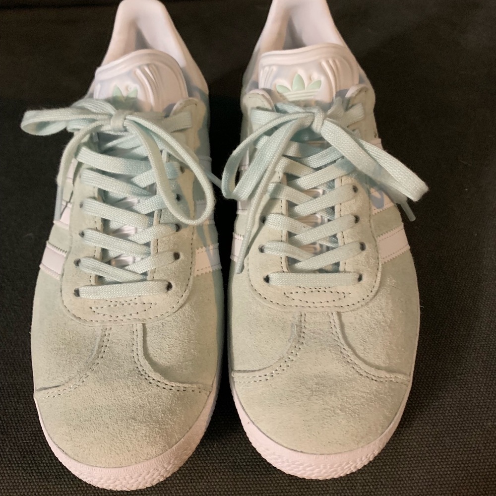 Suede mint green adidas gazelle size 6